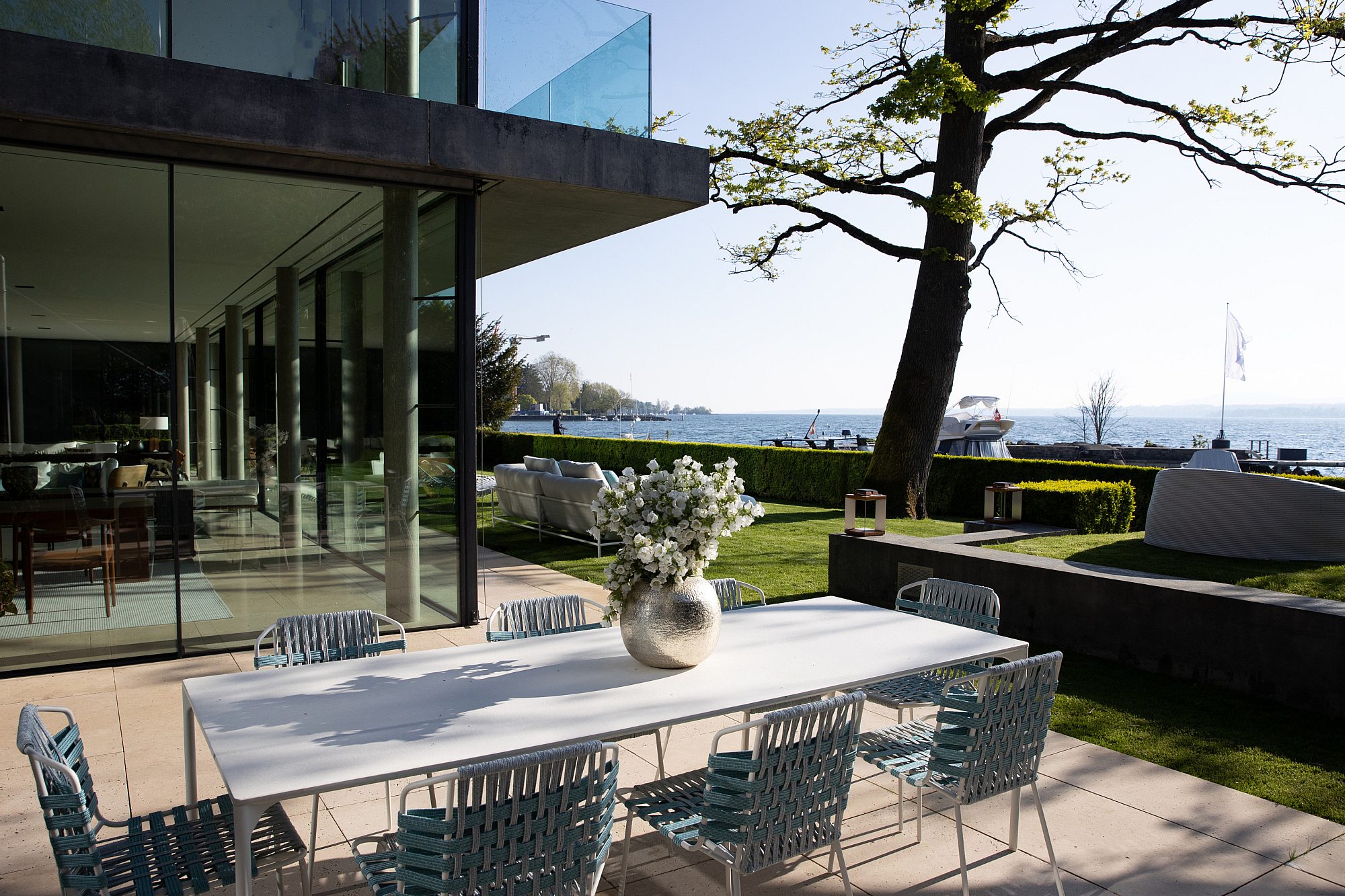 La Villa du Lac – La Réserve Genève: A Lakeside Sanctuary