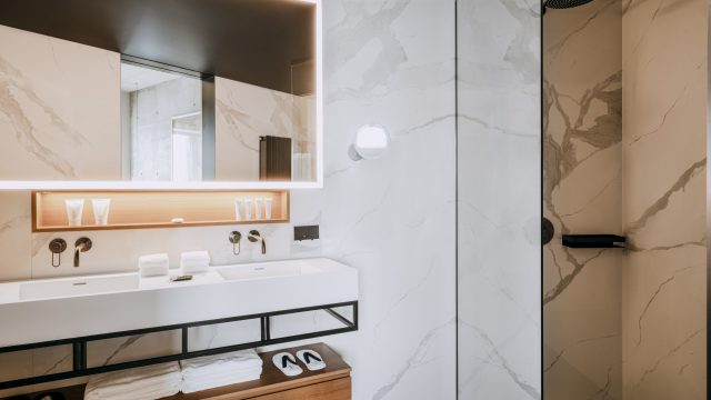 Nobu Hotel Warsaw Miyabi Suite Bathroom